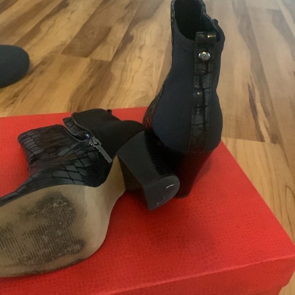 Donald J Pliner boots 7.5M - Picture 4 of 9